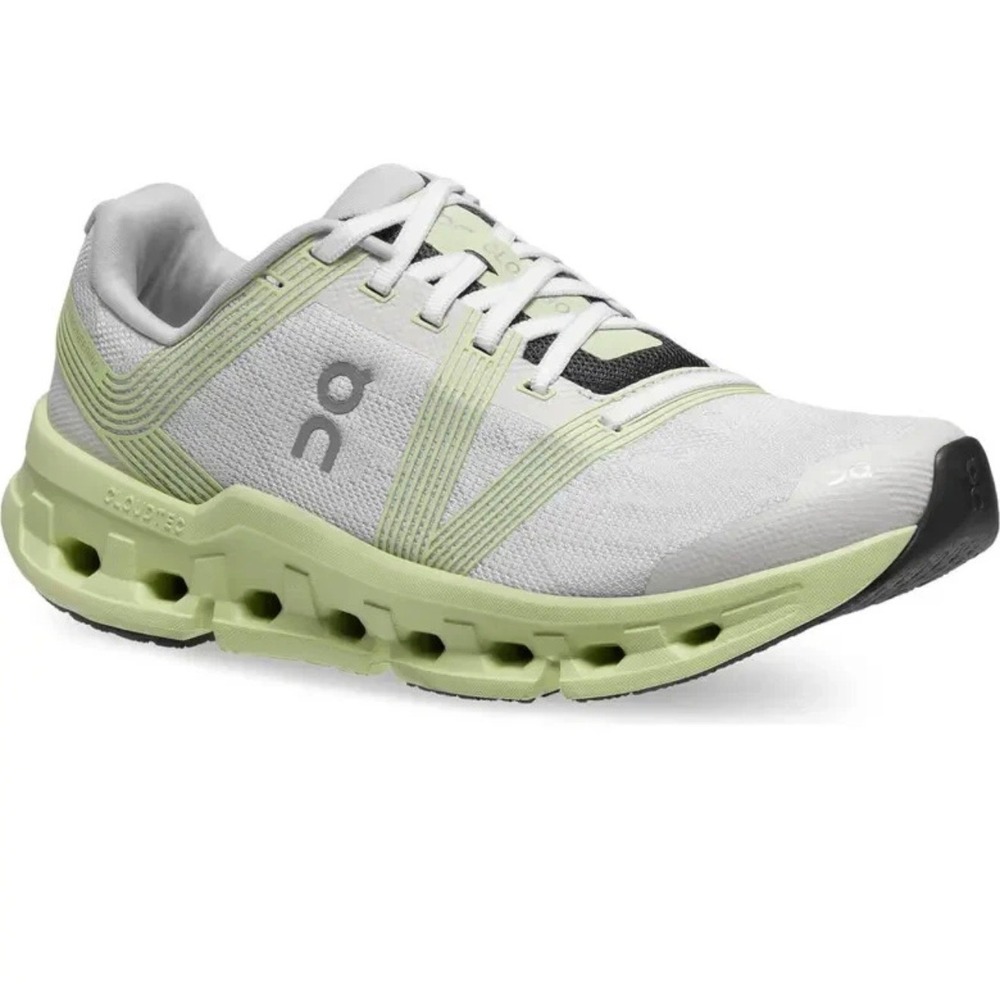ON Cloudgo Running Shoes In White/Meadow Size 8 Athletic Activewear Comfort